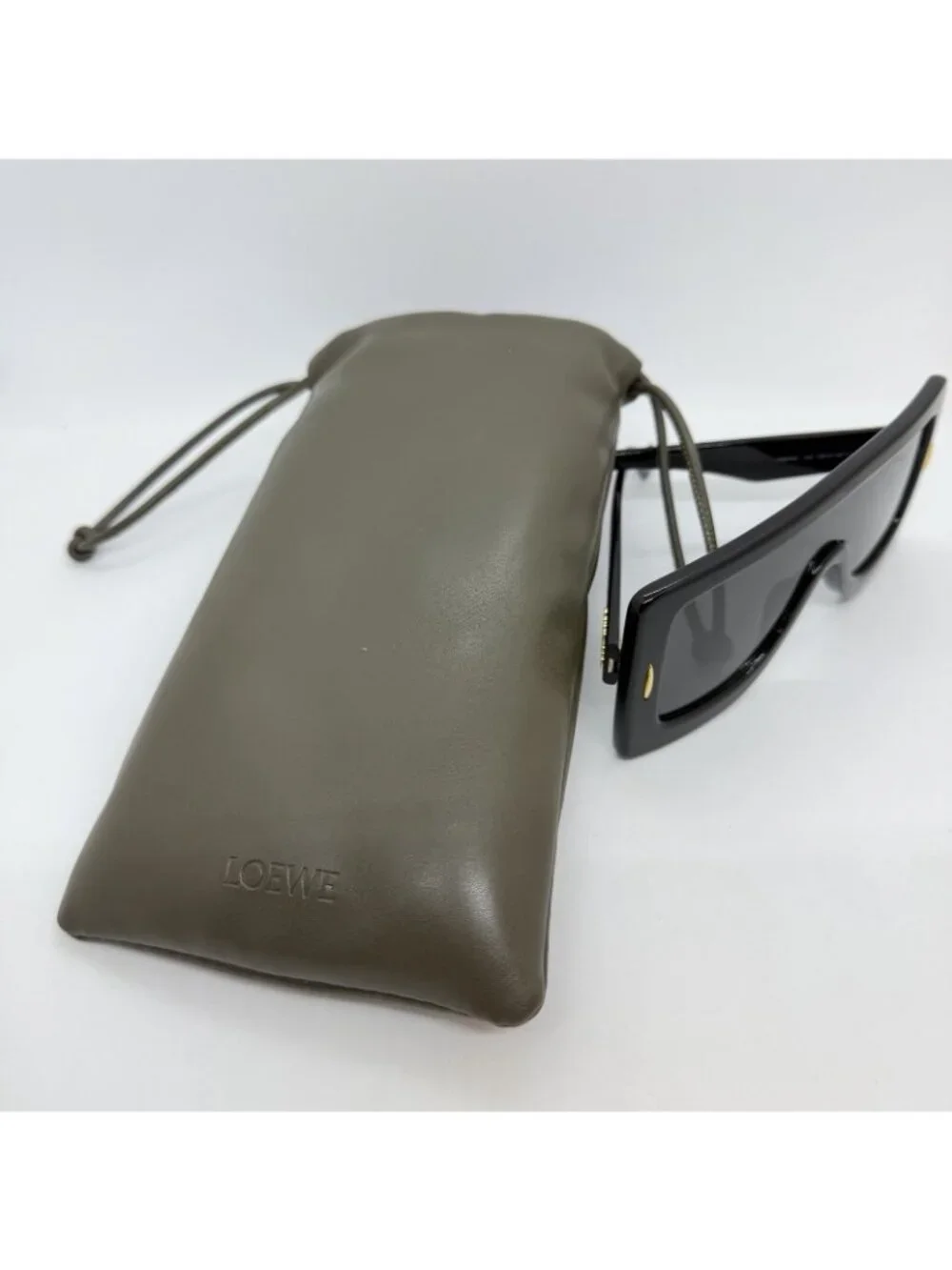 Loewe chunky anagram